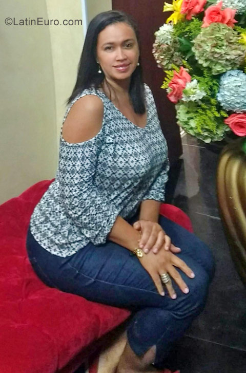 Date this happy Colombia girl Martha from Santa Marta CO22459