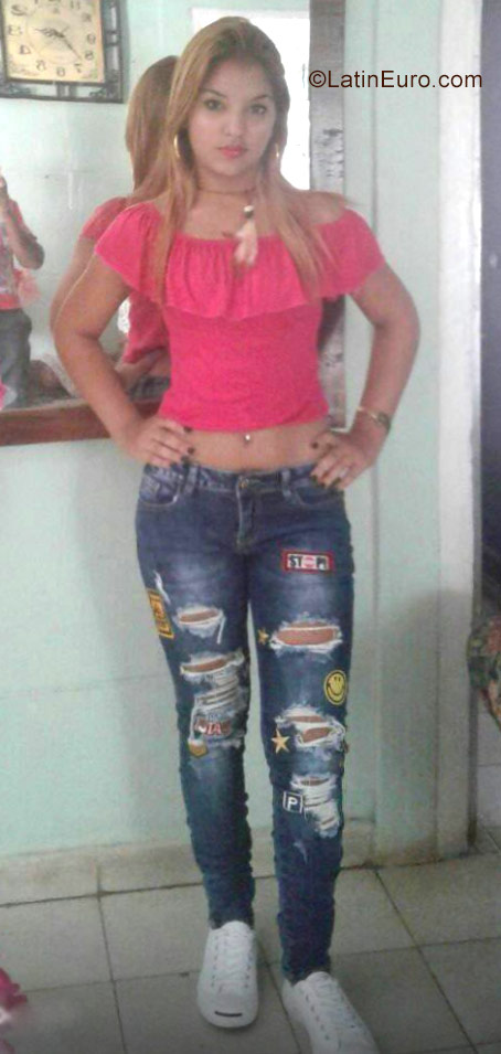 Date this voluptuous Cuba girl Elianyis from Havana CU118