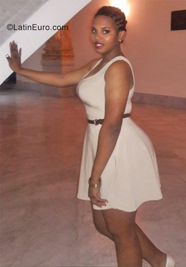 Date this tall Cuba girl Daniela from Havana CU126