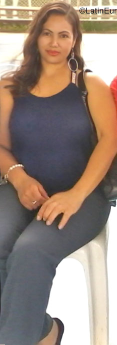 Date this hot Peru girl Nadia from Lima PE1141