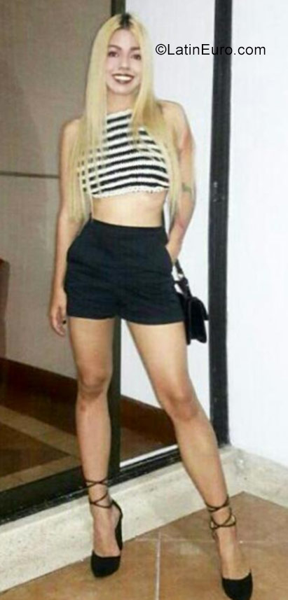 Date this charming Colombia girl Laura from Bucaramanga CO22488