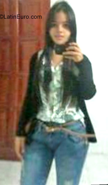 Date this lovely Colombia girl Alejandra from Bogota CO22581