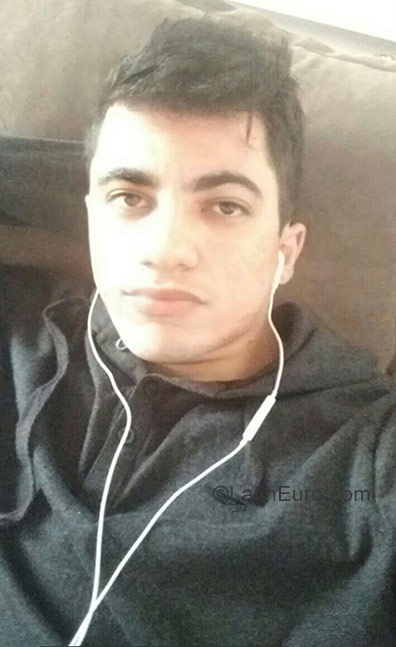 Date this hard body Brazil man Edgar from Curitiba BR10327