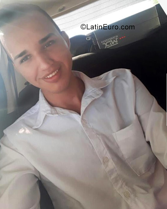 Date this happy Colombia man Robinsen from Barranquilla CO22612