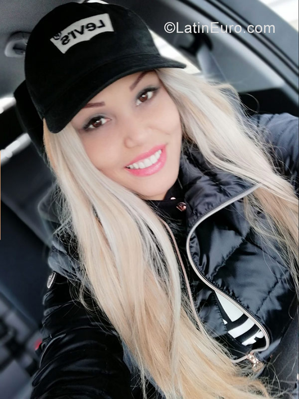 Date this young Italy girl Dayana from Varese IT297