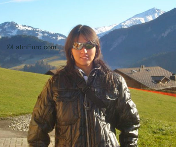 Date this young Colombia girl Claudia from Bucaramanga CO22643