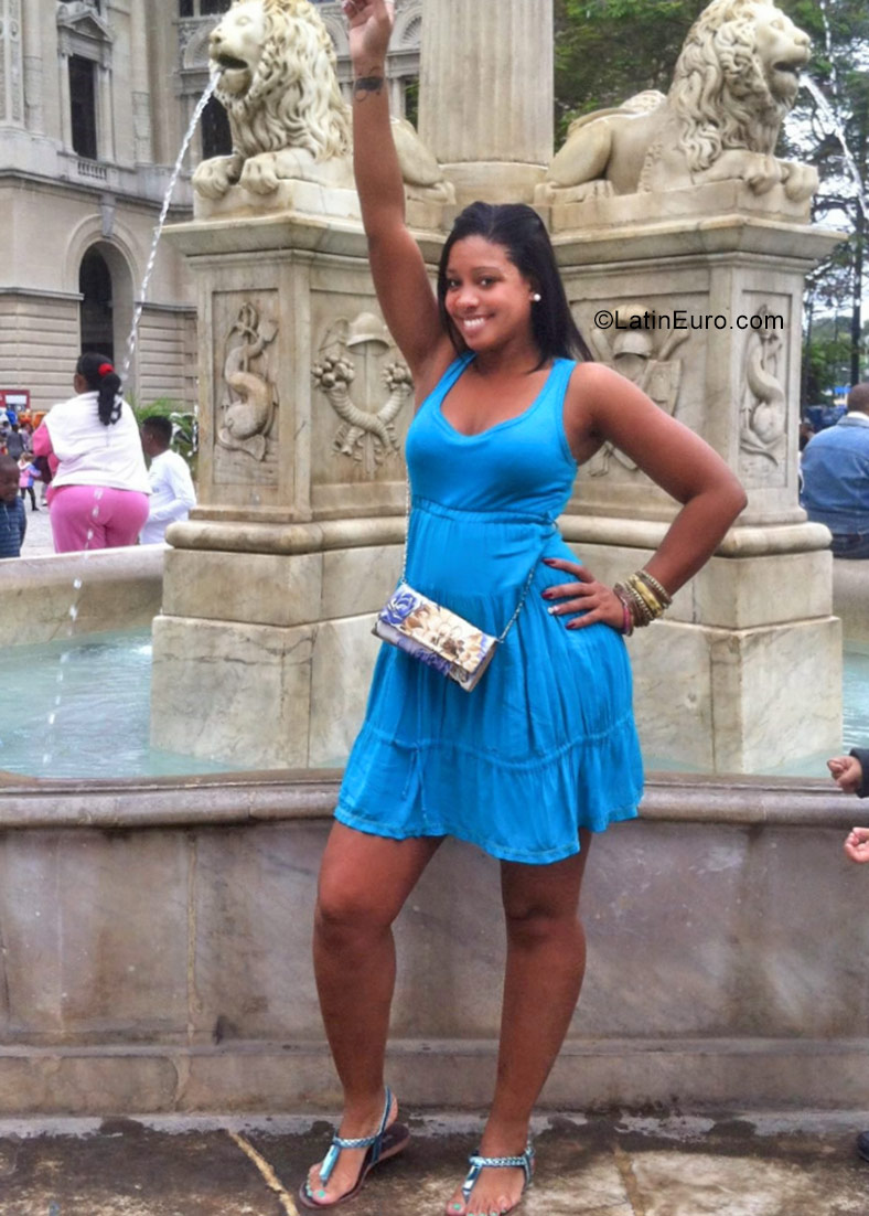 Date this hard body Cuba girl Doris from Havana CU147