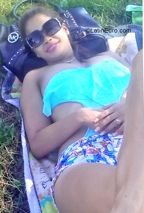 Date this sensual Cuba girl Barbara from Las Tunas CU152