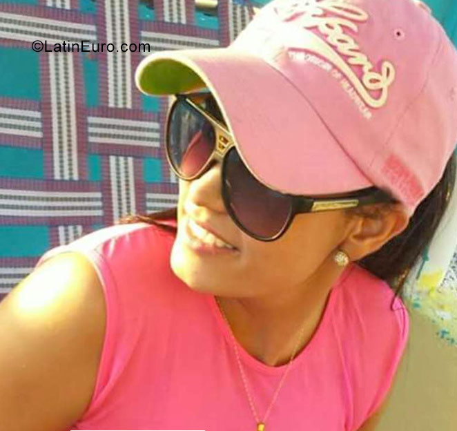 Date this gorgeous Colombia girl Nataly from Medellin CO22707