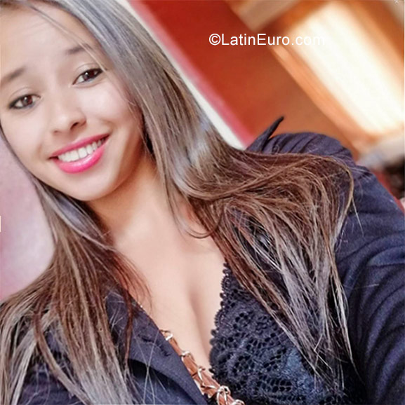Date this funny Colombia girl Dayana from Pasto CO22724