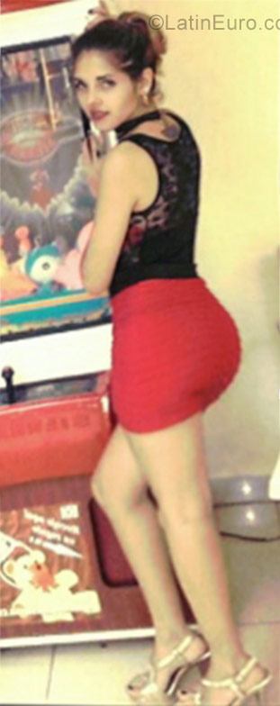Date this athletic Cuba girl Liliana from Havana CU175