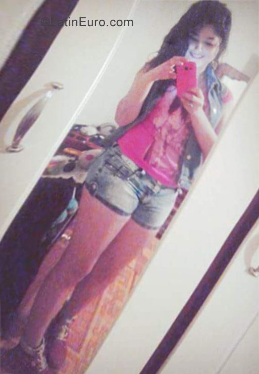 Date this exotic Ecuador girl Melanie from Quito EC227