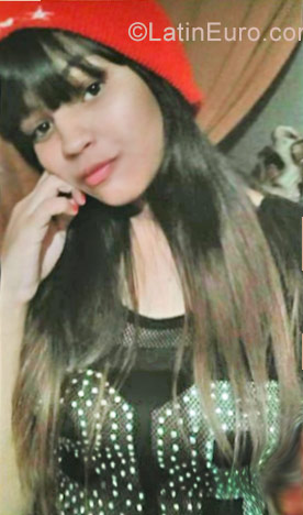 Date this gorgeous Venezuela girl Maique from Agua Salada VE1149