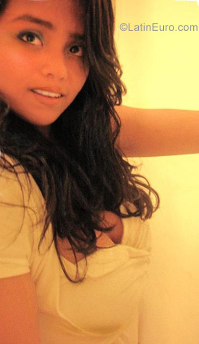 Date this sensual Colombia girl Susan from Armenia CO22881