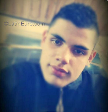 Date this tall Colombia man Daniel from Pereira CO22903