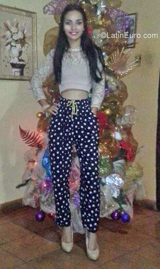 Date this happy Venezuela girl Adriana from Maracaibo VE1190