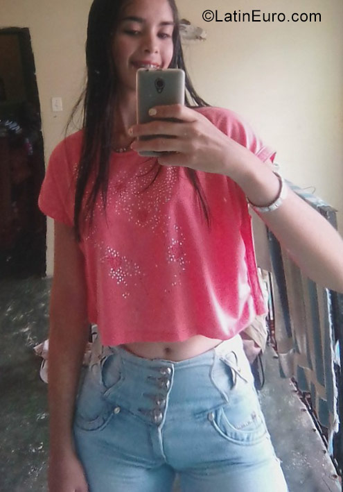 Date this young Venezuela girl Andrea Sthefani from Valera VE1212