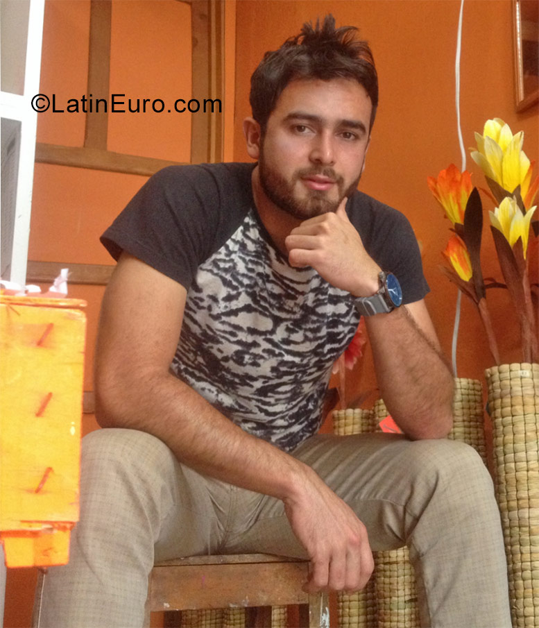 Date this gorgeous Colombia man Einar from Bogota CO23022