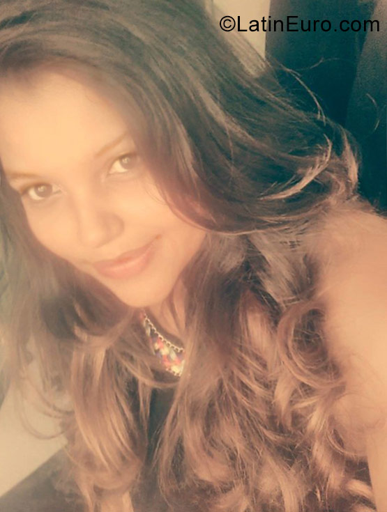 Date this pretty Colombia girl Paola from San Gil CO23028