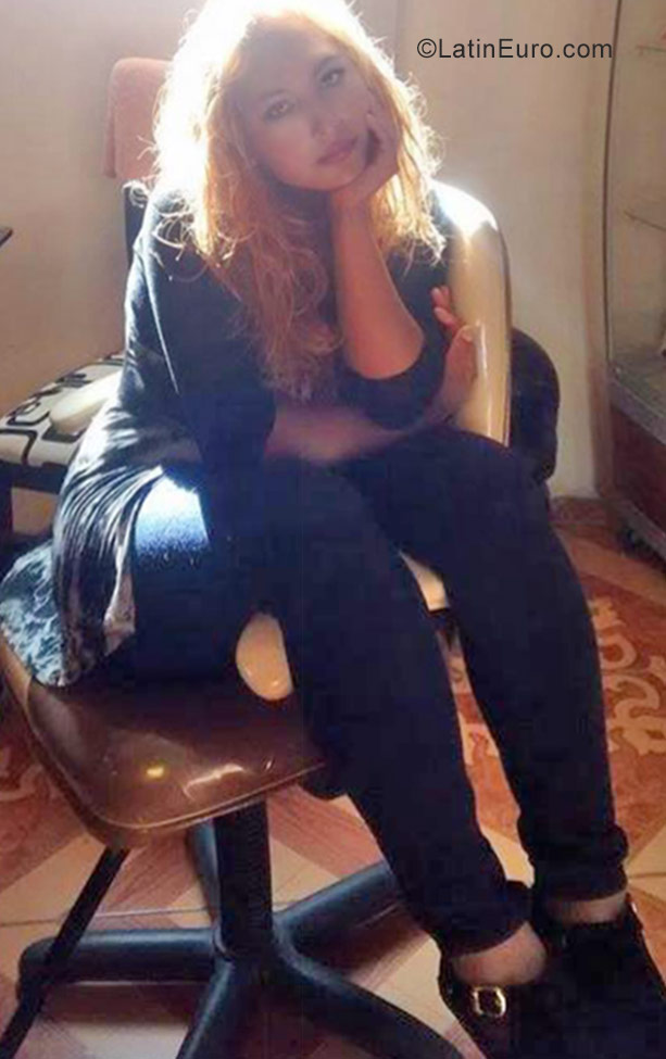 Date this tall Peru girl Yesenia from Huancayo PE1207