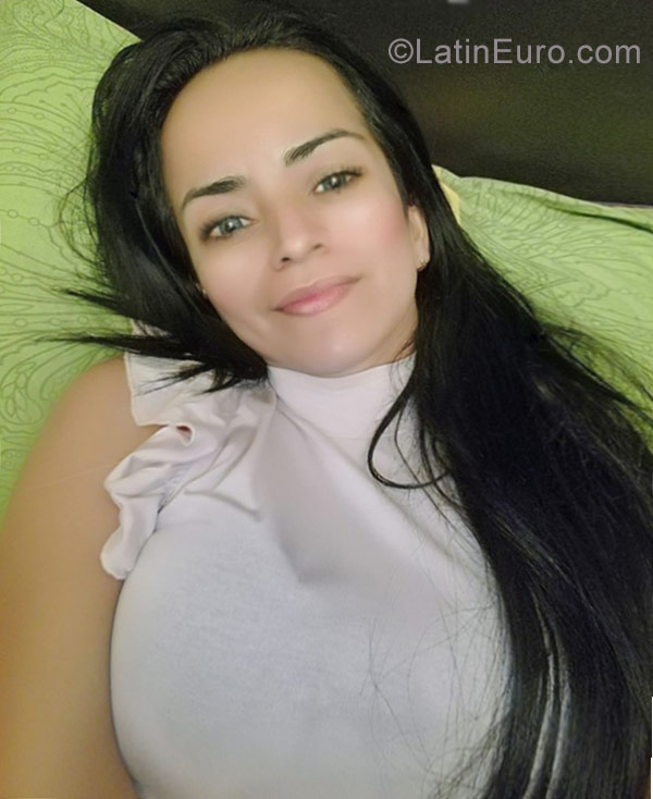 Date this delightful Colombia girl Andrea from Santa Marta CO23167