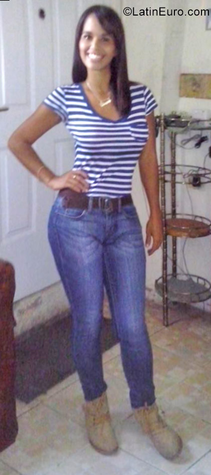 Date this delightful Venezuela girl Elian from Caracas VE1322