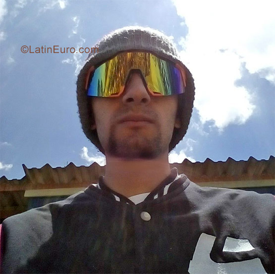 Date this stunning Colombia man Menotap from Bogota CO23298