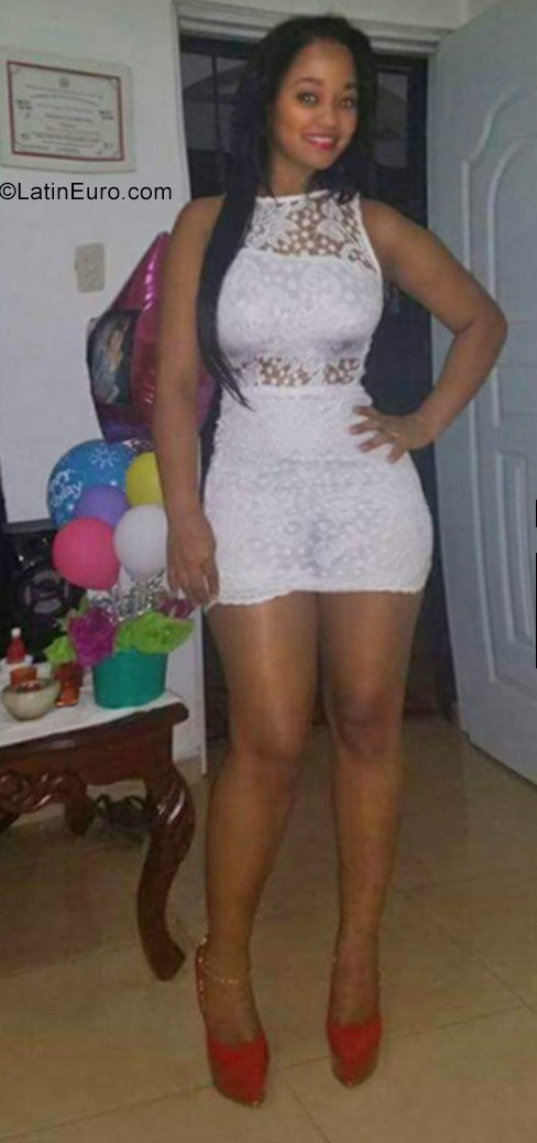 Date this sensual Dominican Republic girl Elizabeth from Bonao DO31643