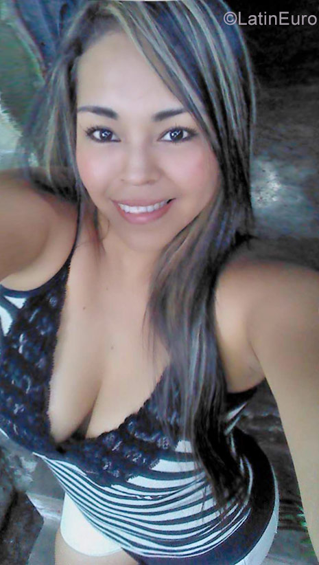 Date this nice looking Ecuador girl Kathy from Provincia del Guayas EC246