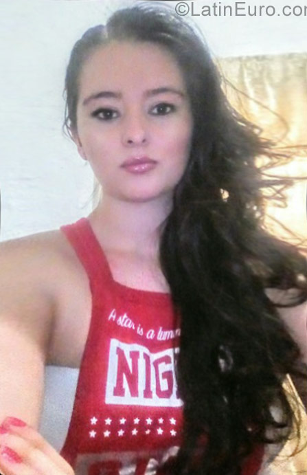 Date this gorgeous Colombia girl Tatiana from Santa Rosa De Cabal CO23423