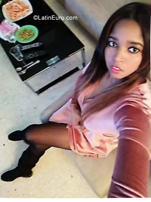 Date this delightful Spain girl Jennie from Sevilla ES478