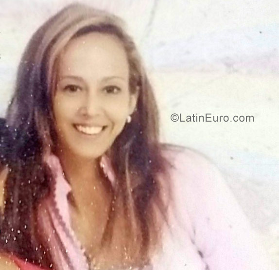 Date this stunning Cuba girl Yima from Havana CU254