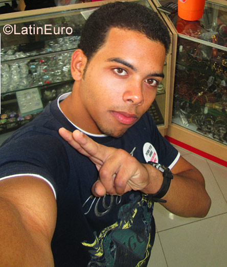 Date this passionate Dominican Republic man Sandi from Santo Domingo DO31772