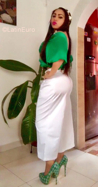 Date this delightful Colombia girl Barbara from Cali CO23477