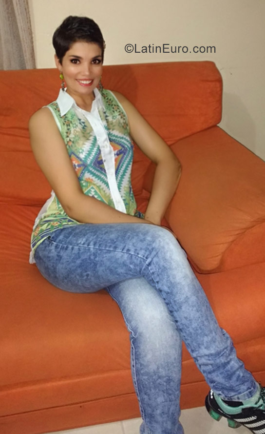 Date this georgeous Colombia girl Giovanna from Bogota CO23498