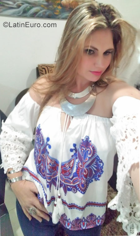 Date this beautiful Colombia girl Milena from Manizales CO23514