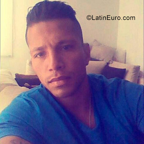 Date this exotic Colombia man Nicolas from Bogota CO23570