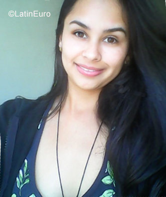 Date this gorgeous Venezuela girl Andreina from Valera VE1472