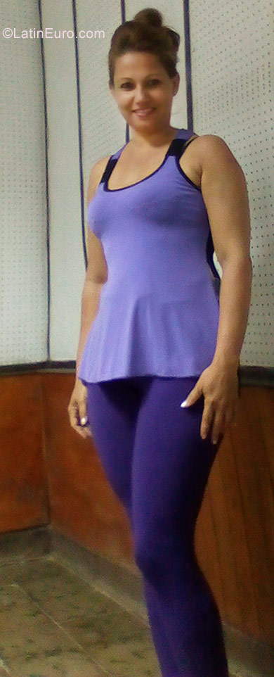 Date this funny Cuba girl Jane from Bayamo CU274