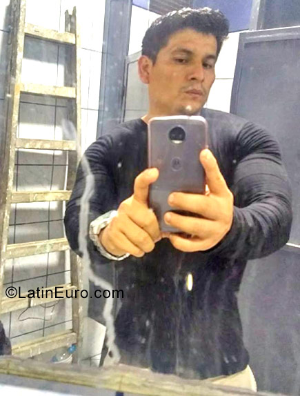 Date this georgeous Peru man David from Trujillo PE1246
