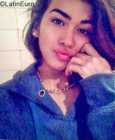 Date this gorgeous Venezuela girl Adriana from Caracas VE1483