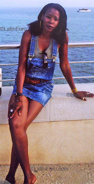 Date this hard body France girl Justika from Avignon FR274