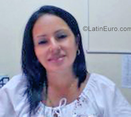 Date this hard body Cuba girl Anita from Havana CU276