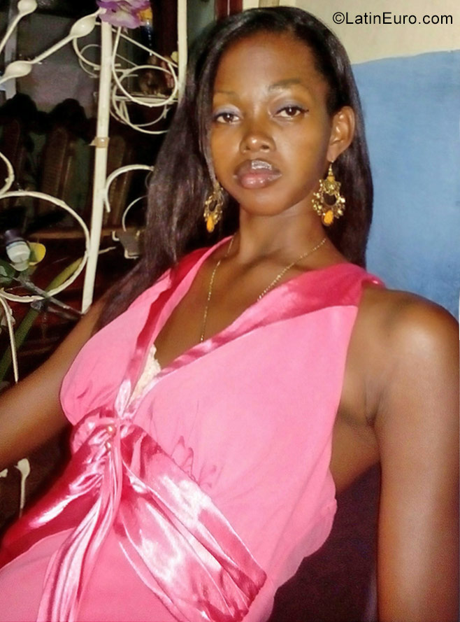 Date this pretty Cuba girl Yuleisi from Guantanamo CU277