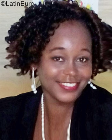 Date this happy Jamaica girl Peeaches from Kingston JM2574