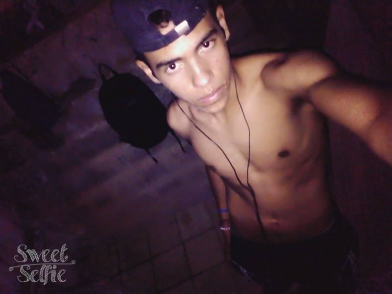 Date this pretty Colombia man Jhon alexander from Medellin CO23737