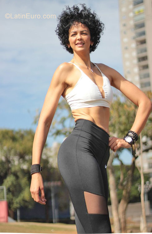 Date this nice looking Brazil girl Edneide from Barra Dos Coqueiros BR11592