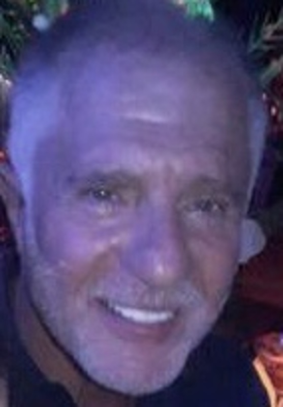 Date this beautiful United States man Lacatt from Naples US19257