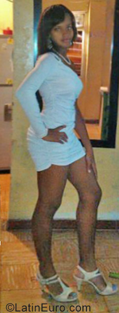 Date this exotic Colombia girl Andrea from Cali CO23794