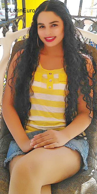 Date this stunning Dominican Republic girl Romina from Bonao DO33228